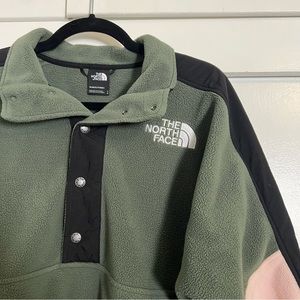The North Face women’s pullover fleece 1/4 snap